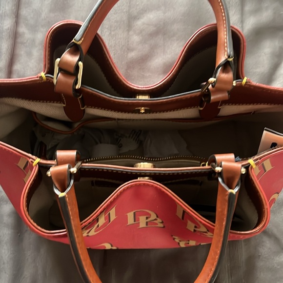 Authentic Dooney and Bourke new - Picture 4 of 6